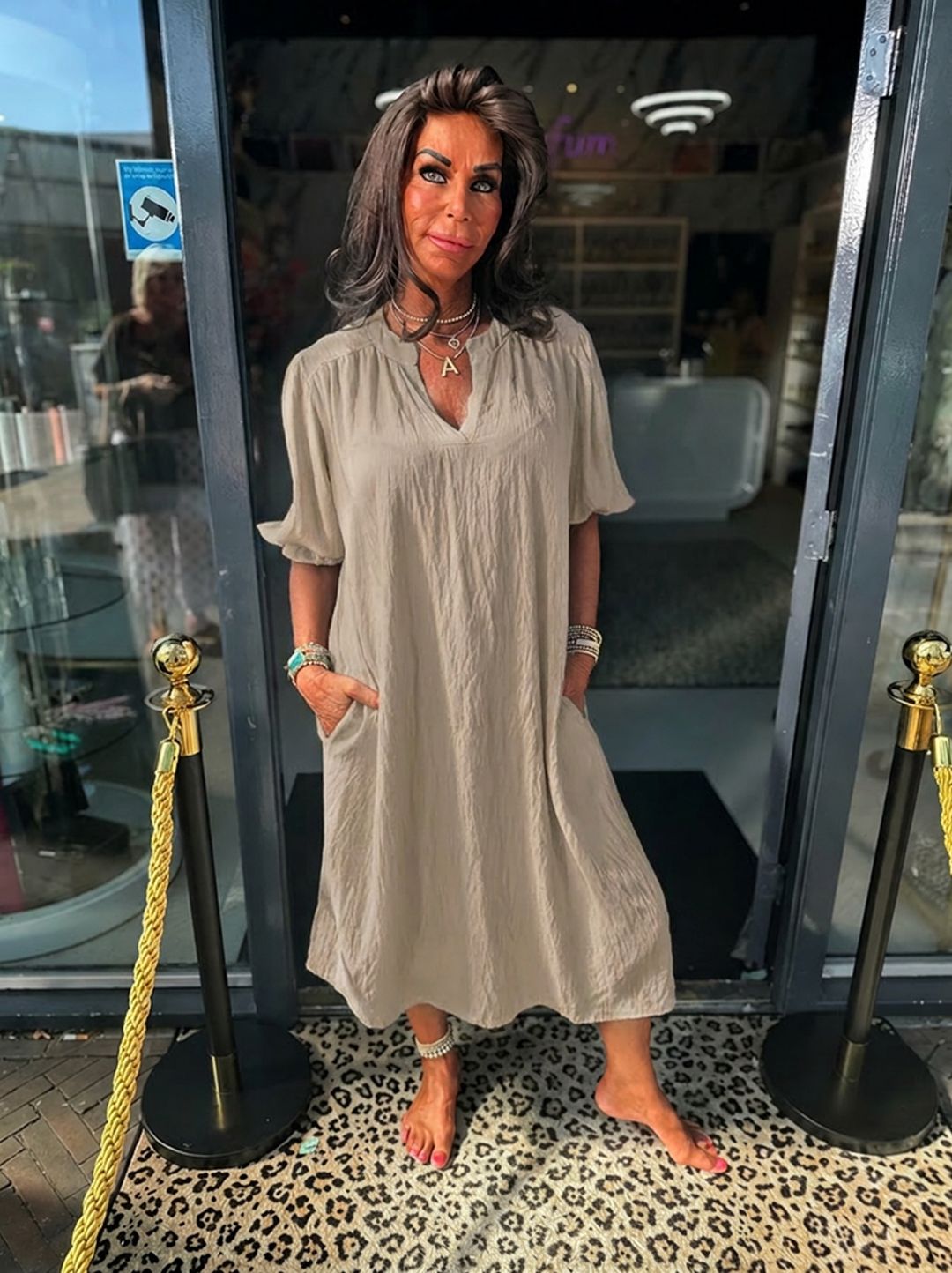 Jurkje "Azia" Roezelmouw licht taupe