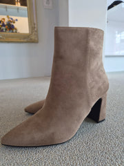 Laarsje suede met hak khaki