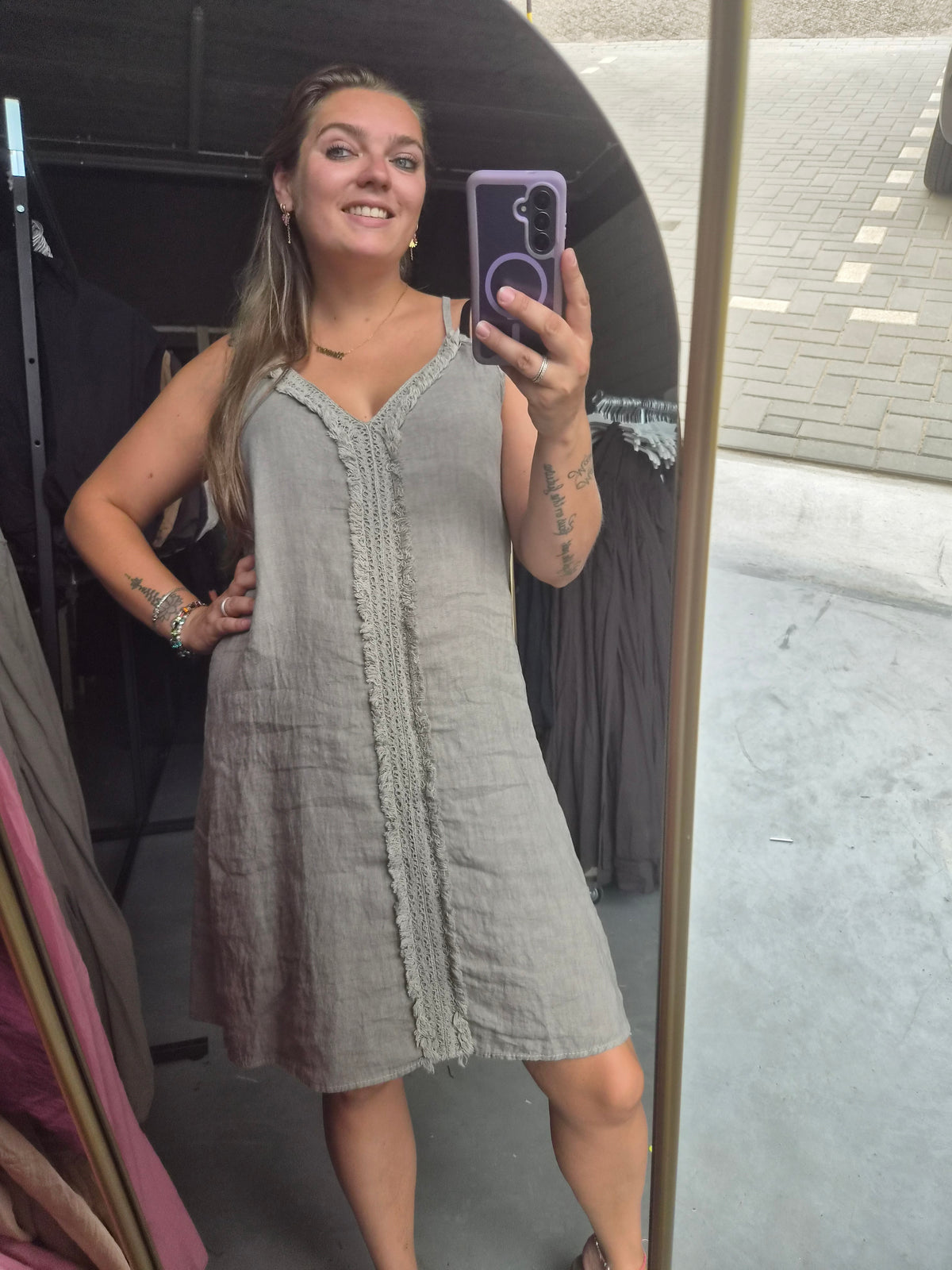 Korte jurk Broderie Mallorca taupe