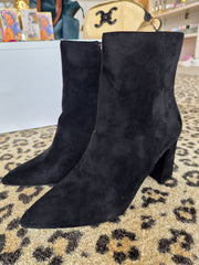 Laarsje suede met hak zwart